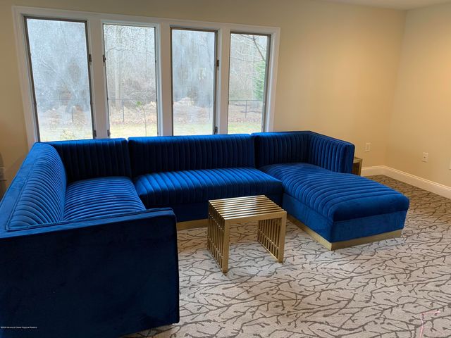 33 Heath Avenue, Oakhurst, NJ 07755