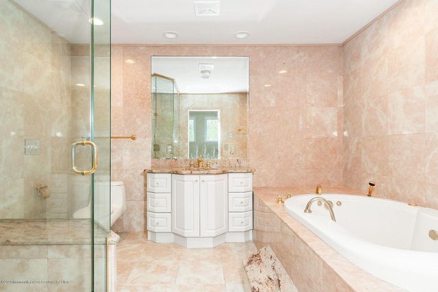 33 Heath Avenue, Oakhurst, NJ 07755