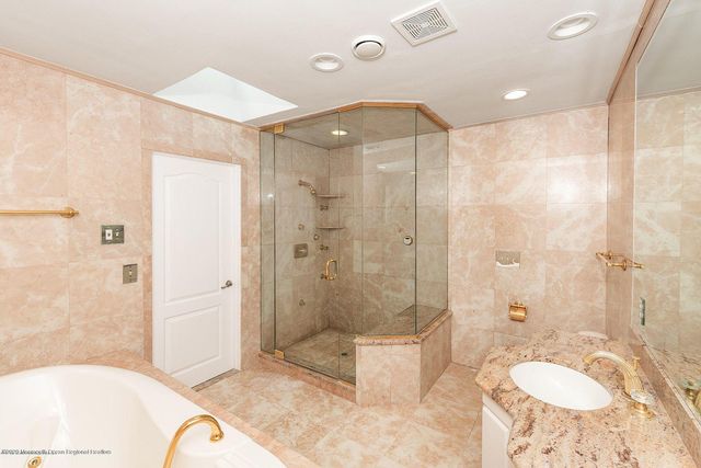 33 Heath Avenue, Oakhurst, NJ 07755