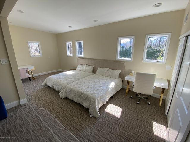 33 Heath Avenue, Oakhurst, NJ 07755
