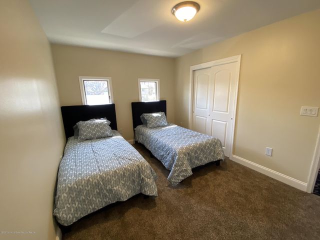 33 Heath Avenue, Oakhurst, NJ 07755