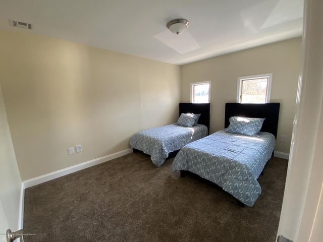 33 Heath Avenue, Oakhurst, NJ 07755