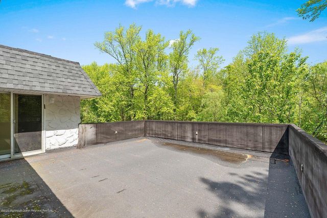 33 Heath Avenue, Oakhurst, NJ 07755