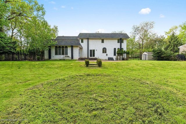 33 Heath Avenue, Oakhurst, NJ 07755