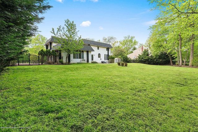 33 Heath Avenue, Oakhurst, NJ 07755