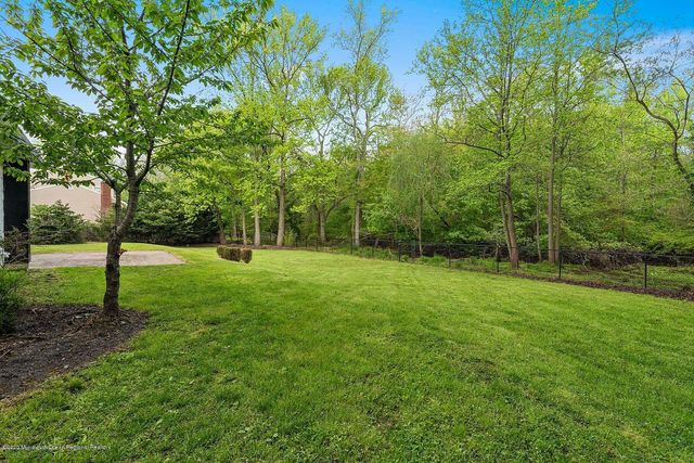 33 Heath Avenue, Oakhurst, NJ 07755