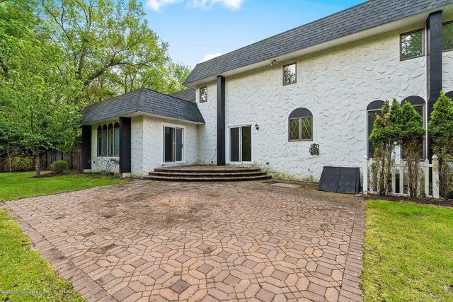 33 Heath Avenue, Oakhurst, NJ 07755