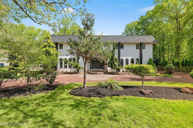 33 Heath Avenue, Oakhurst, NJ 07755