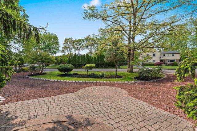 33 Heath Avenue, Oakhurst, NJ 07755