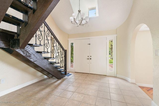 33 Heath Avenue, Oakhurst, NJ 07755