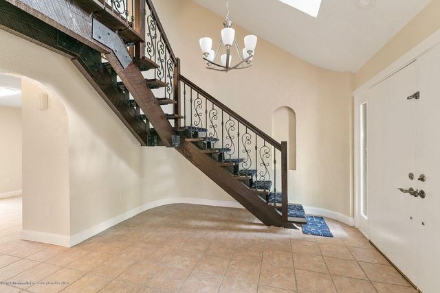 33 Heath Avenue, Oakhurst, NJ 07755