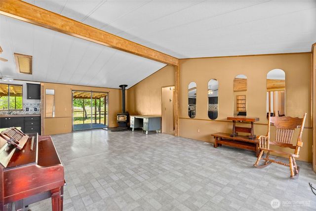 1491 E Spencer Lake Road, Shelton, WA 98584