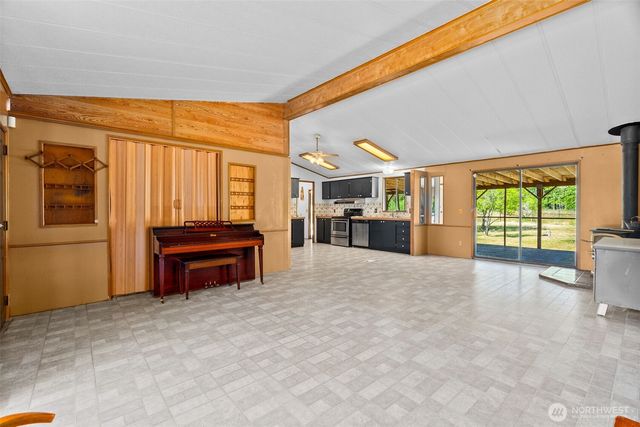 1491 E Spencer Lake Road, Shelton, WA 98584