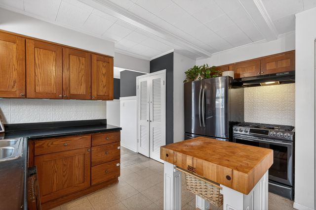 714 E Eisenhower Avenue, Palatine, IL 60074