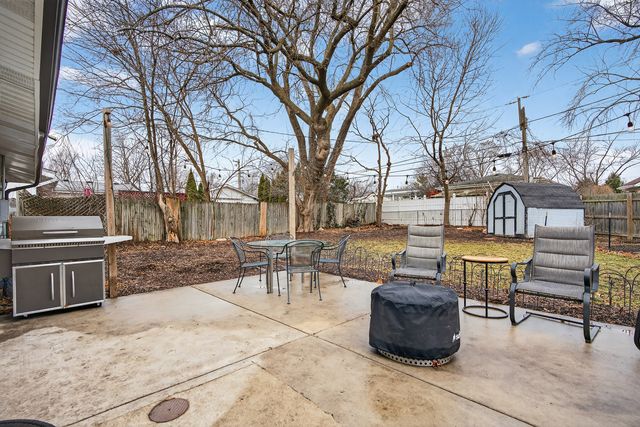 714 E Eisenhower Avenue, Palatine, IL 60074