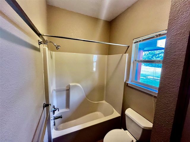121 Autumn LN, Dripping Springs, TX 78620