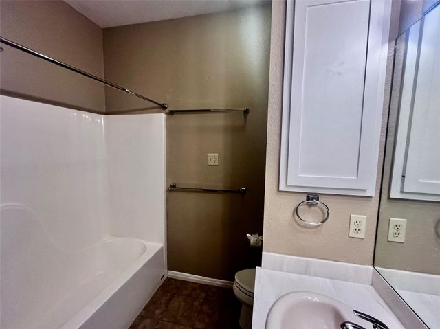 121 Autumn LN, Dripping Springs, TX 78620
