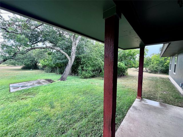 121 Autumn LN, Dripping Springs, TX 78620