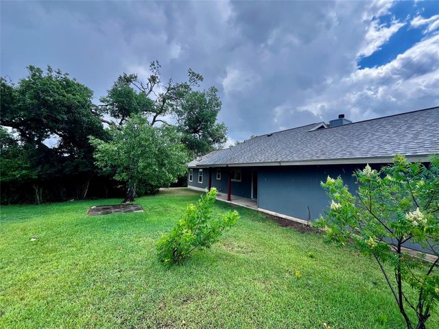 121 Autumn LN, Dripping Springs, TX 78620