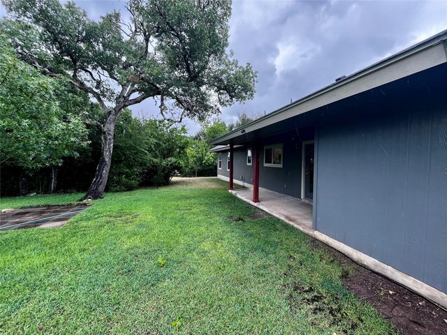 121 Autumn LN, Dripping Springs, TX 78620