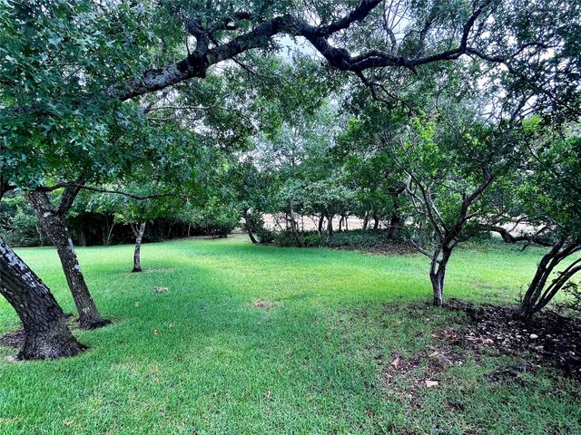 121 Autumn LN, Dripping Springs, TX 78620