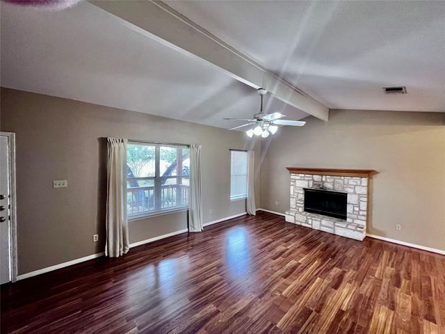 121 Autumn LN, Dripping Springs, TX 78620