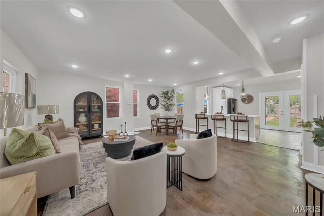 6815 Wise Avenue, St Louis, MO 63139