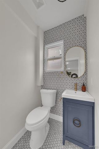 6815 Wise Avenue, St Louis, MO 63139