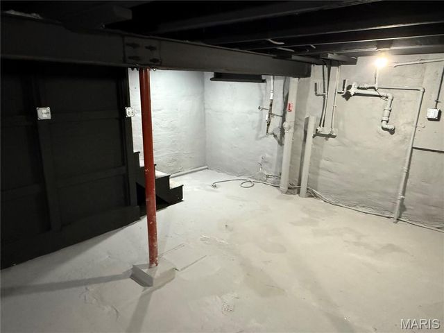 6815 Wise Avenue, St Louis, MO 63139