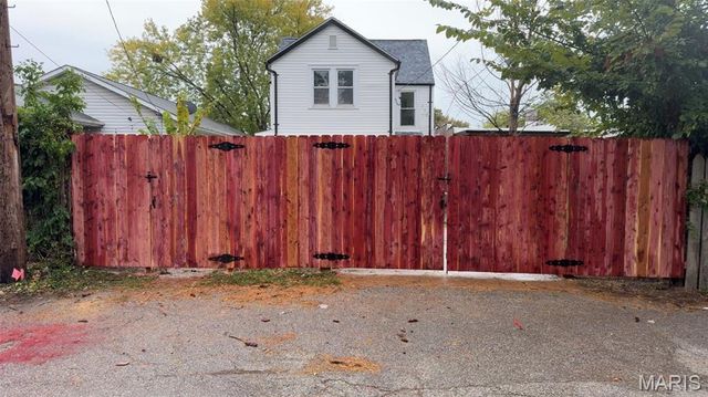 6815 Wise Avenue, St Louis, MO 63139