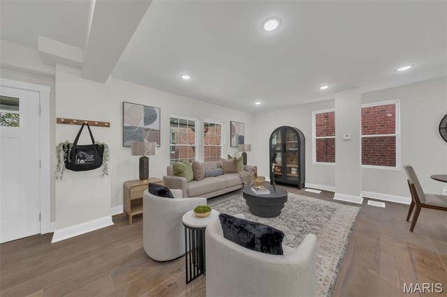 6815 Wise Avenue, St Louis, MO 63139