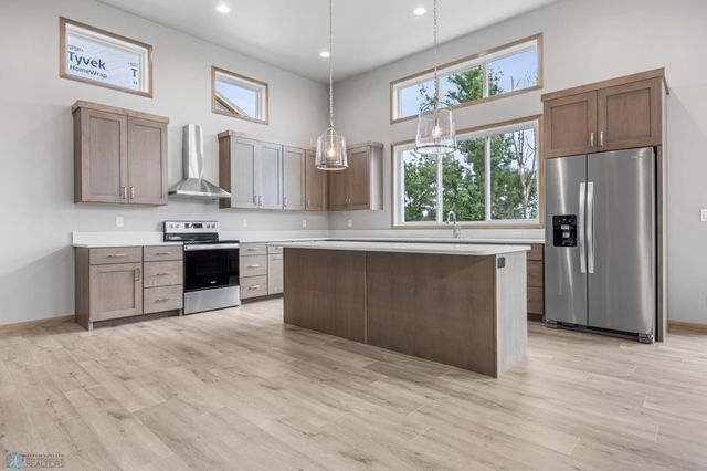 1045 61st Avenue W, West Fargo, ND 58078