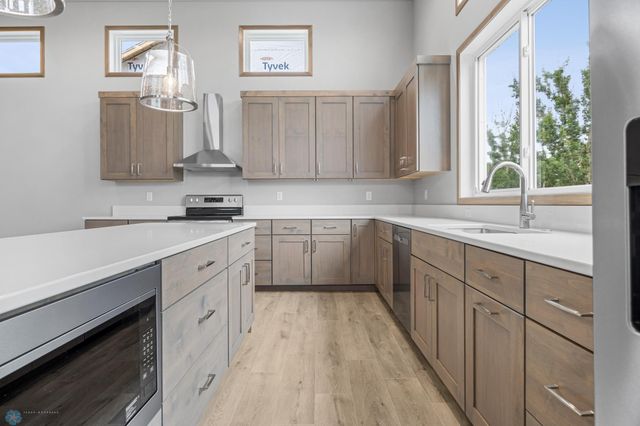 1045 61st Avenue W, West Fargo, ND 58078