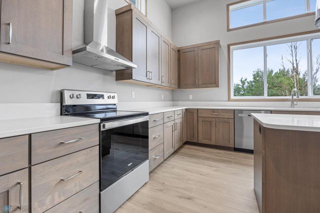 1045 61st Avenue W, West Fargo, ND 58078