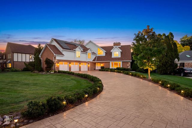 154 Saddle Brook Drive, Oak Brook, IL 60523