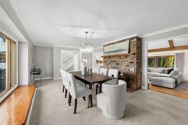 154 Saddle Brook Drive, Oak Brook, IL 60523