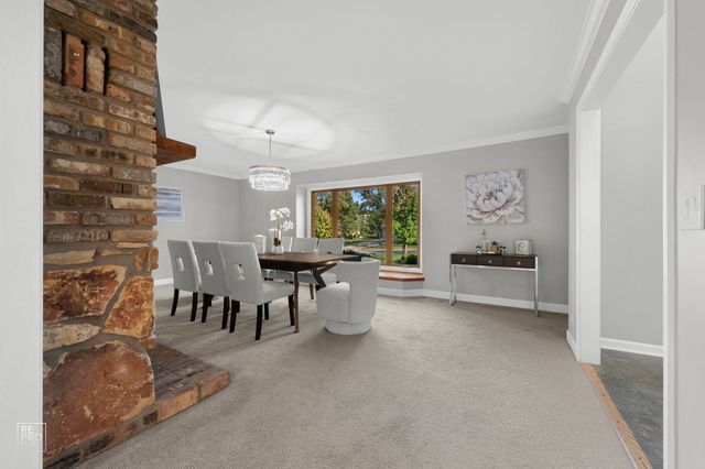 154 Saddle Brook Drive, Oak Brook, IL 60523