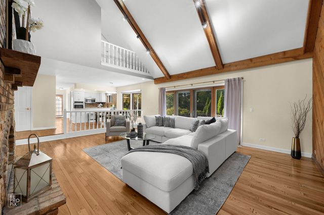 154 Saddle Brook Drive, Oak Brook, IL 60523