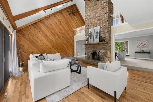 154 Saddle Brook Drive, Oak Brook, IL 60523