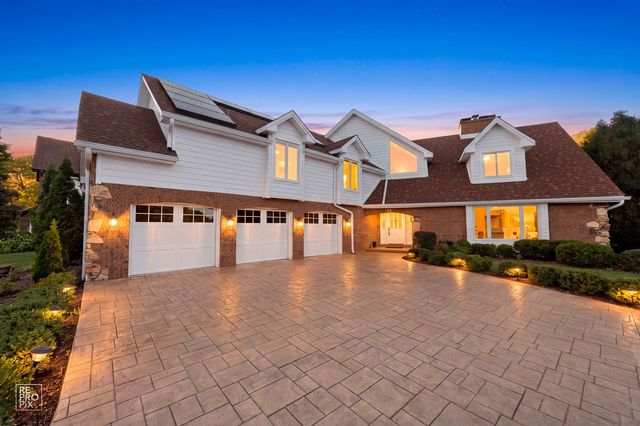 154 Saddle Brook Drive, Oak Brook, IL 60523