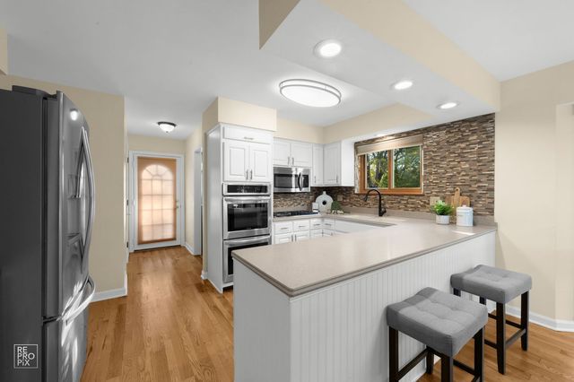 154 Saddle Brook Drive, Oak Brook, IL 60523