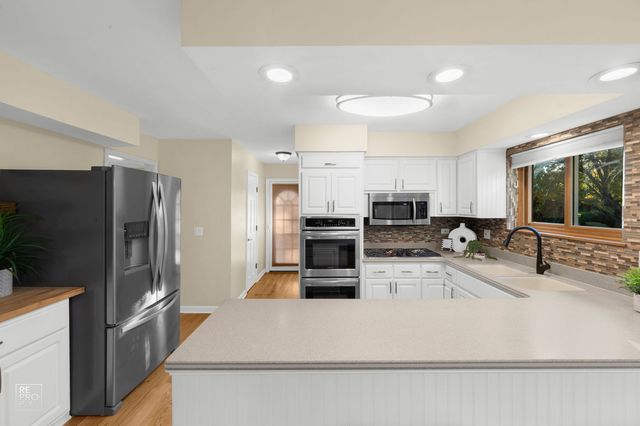154 Saddle Brook Drive, Oak Brook, IL 60523