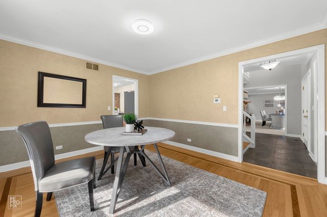 154 Saddle Brook Drive, Oak Brook, IL 60523