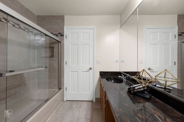 154 Saddle Brook Drive, Oak Brook, IL 60523