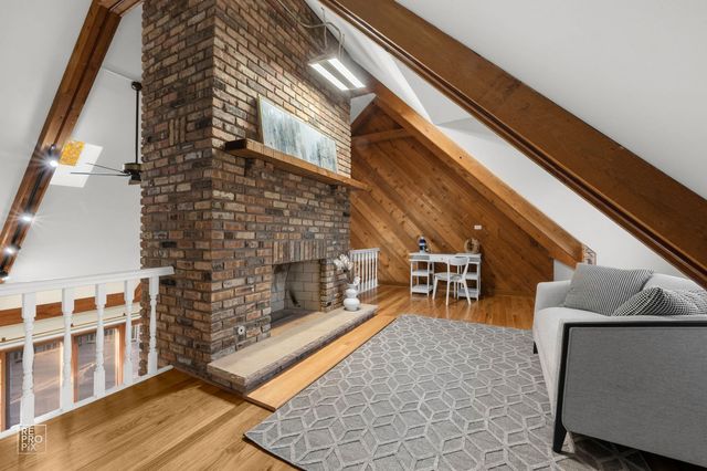 154 Saddle Brook Drive, Oak Brook, IL 60523