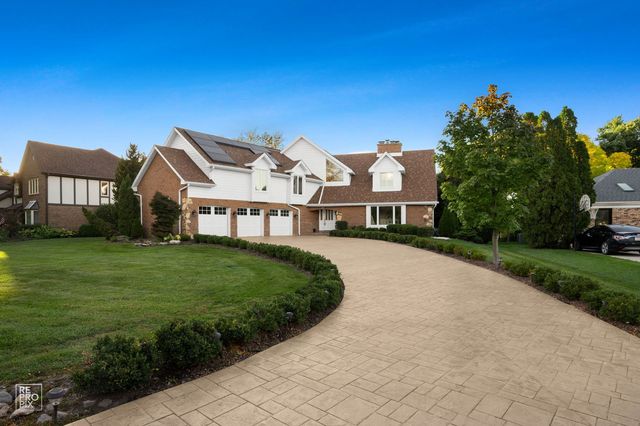 154 Saddle Brook Drive, Oak Brook, IL 60523