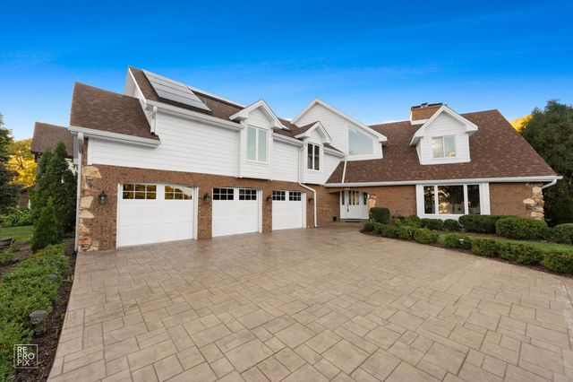 154 Saddle Brook Drive, Oak Brook, IL 60523