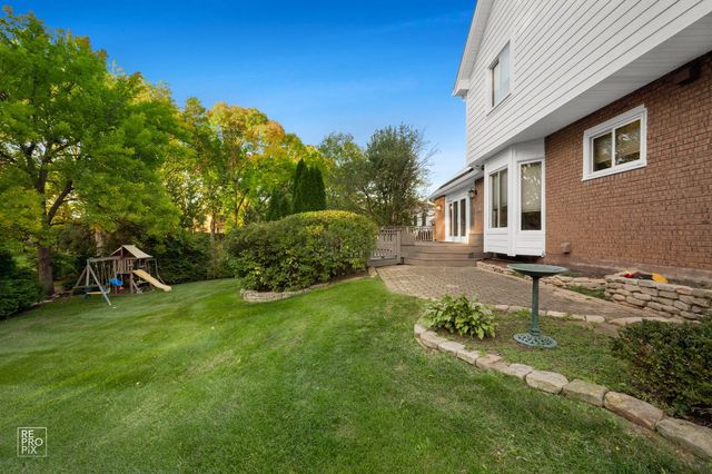 154 Saddle Brook Drive, Oak Brook, IL 60523