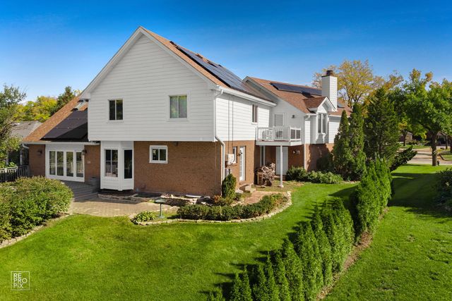 154 Saddle Brook Drive, Oak Brook, IL 60523