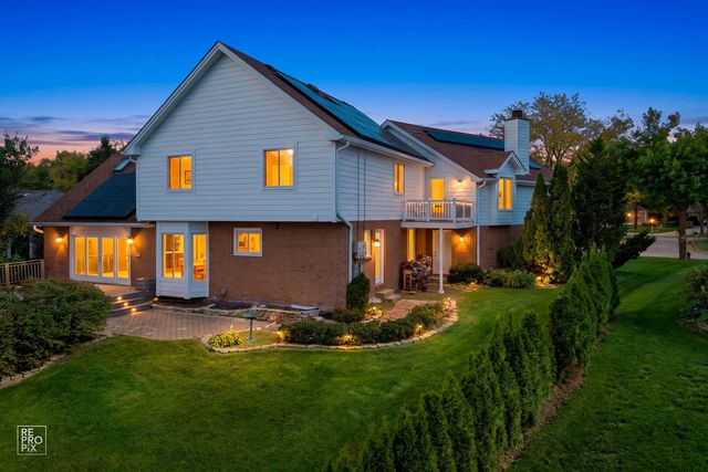 154 Saddle Brook Drive, Oak Brook, IL 60523